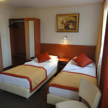 Pomorski 3*