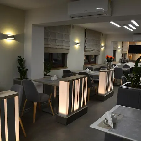 فندق Pomorski 3*